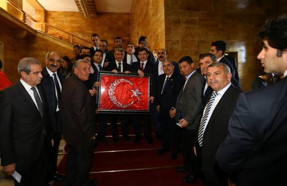 Urfalılar Başbakana Osmanlıca Tablo Hediye Ettiler