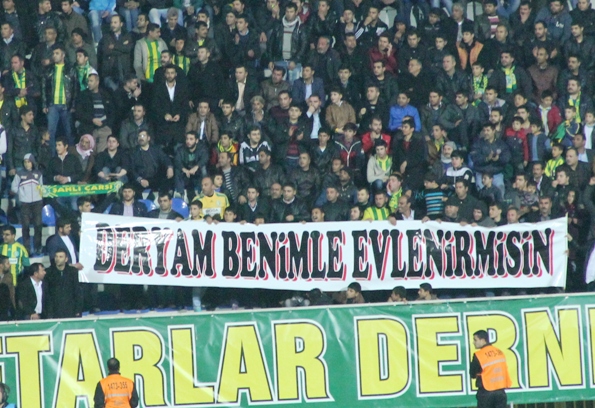 Şanlıurfaspor Osmanlıspor maçında evlenme teklifi yaptı