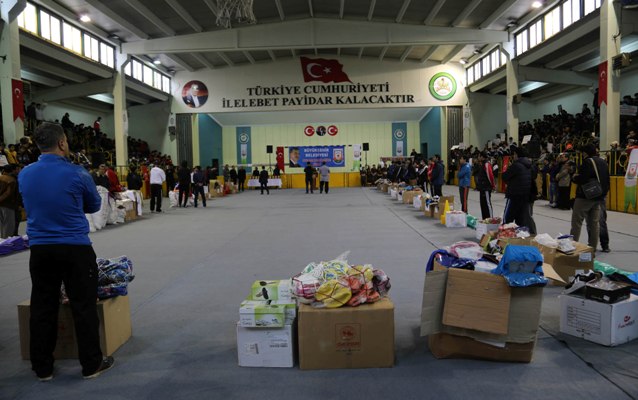 Büyükşehir, 20 okul öğrencilerine spor malzemesi verdi VİDEO