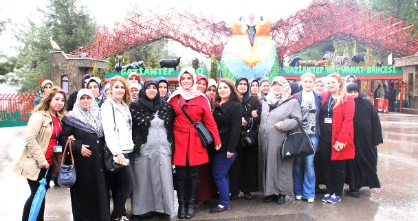 Urfalı kadınlar gezmek için Gaziantep'e gitti