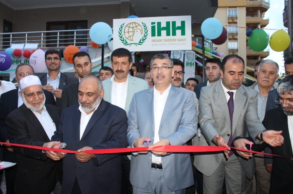 iHH'nın yeni hizmet binası dualarla açıldı