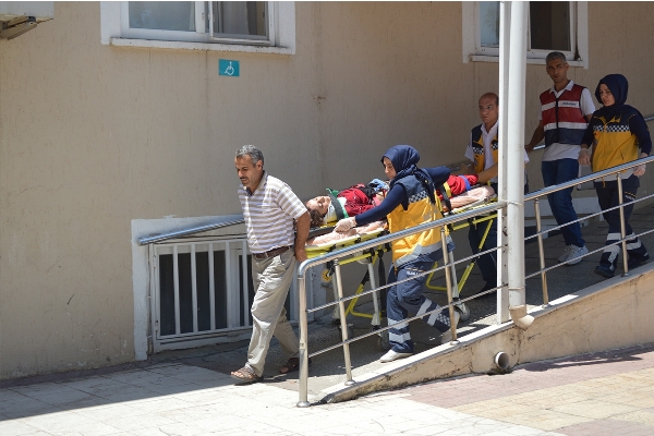 Urfa'da minibüs takla attı: 15 yaralı
