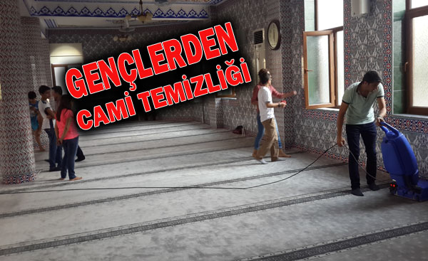 Yenişehir Gençlik Merkezi gençleri Camii temizliği yaptı.
