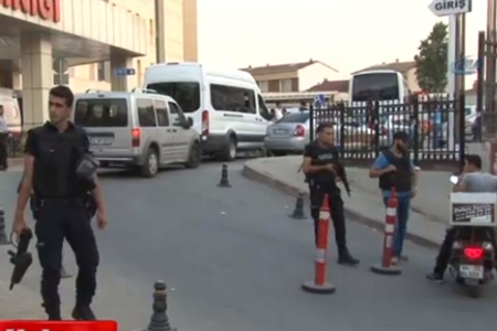 İstanbul Gazi Mahallesinde 1 polis öldürüldü