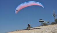 Dünyaca ünlü paraşütçü Eshab-ı Kehf'te uçtu