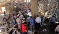 Midyat'ta cami iskelesi çöktü: 5 işçi yaralandı