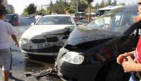 Diyarbakır'da bir araç karşı şeride geçerek kaza yaptı: 2 yaralı