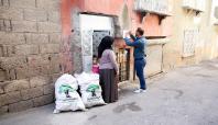 Gaziantep'te dar gelirli ailelere odun dağıtıldı