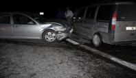 Kahta'da 4 aracın karıştığı kazada 2 kişi yaralandı