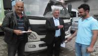 Karlıova belediyesi Karaağaçlı belediyesine araç hibe etti