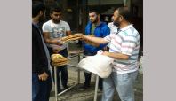 Umut Kapısı Gıda Bankası Sur ilçesi halkına ekmek dağıttı