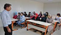 Suriyeliler imkânsızlıklar yüzünden okula gidemiyor