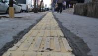 Bingöl'de engelliler için sarı bant yürüme izi yapılıyor