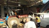 Freni patlayan traktör minibüse çarptı: 2 yaralı