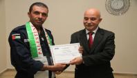 Filistinli itfaiyeciler sertifikalarını aldı