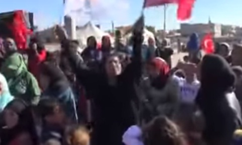 Suriyeli kadın seçim sonucundan kendinden geçti VİDEO