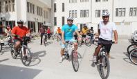 Üniversite öğrencilerine bisiklet dağıtıldı