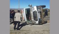 Bingöl'de minibüs devrildi: 12 yaralı