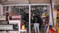 Midyat'ta hırsızlar iki dükkanın kasasını çaldı