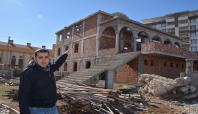 Kozluk'ta yarım kalan cami inşaatı yardım bekliyor