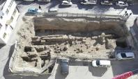 Tarsus'ta sondaj kazısında antik yol bulundu