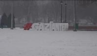 Gaziantep'teki dondurucu soğuk kar yağışıyla beraber kırıldı