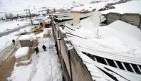 Yoğun kardan dolayı mermer fabrikasının çatısı çöktü