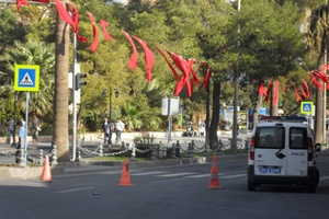 Atatürk Caddesi trafiğe kapatıldı