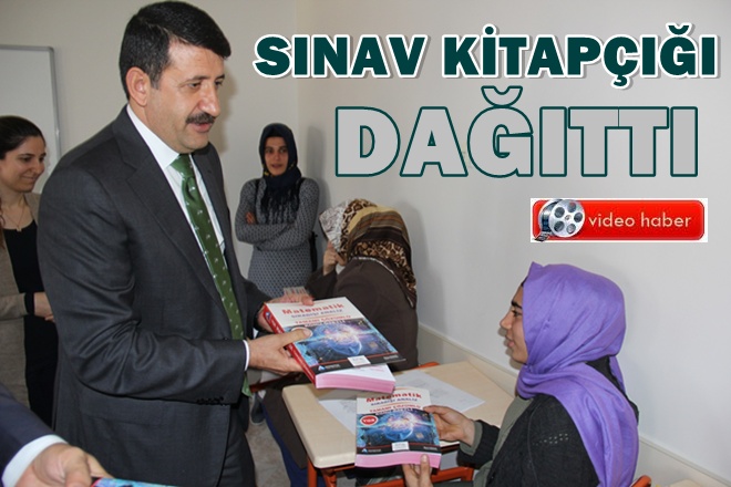 Mehmet Ekinci, Öğrencilere Kaynak Kitap Dağıttı