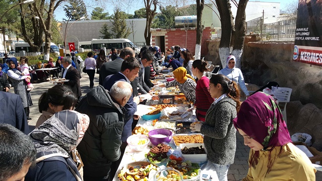 Urfa'nın Hilvan ilçesinde şehit aileleri yararına kermes düzenlendi