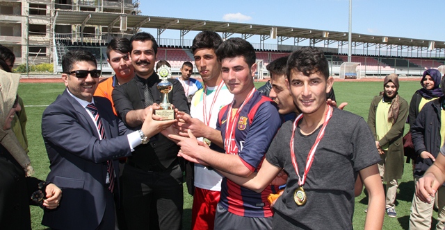 Celal Çiftçi Anadolu Sağlık Meslek Lisesi futbol turnuvası düzenlendi