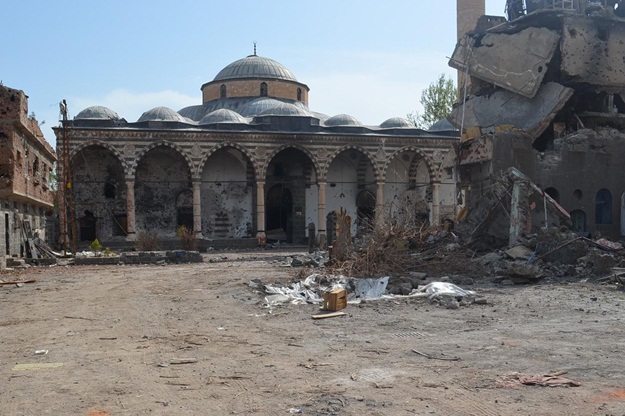 objektiflere böyle yansıdı-500 yıllık Kurşunlu Camii içler acısı hali!..