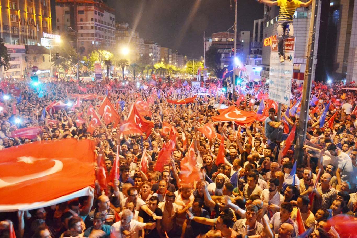 Bursa'da yüz binlerce kişi meydanlara indi
