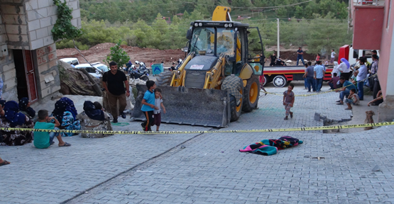 Urfa’da kepçenin altına kalan çocuk öldü