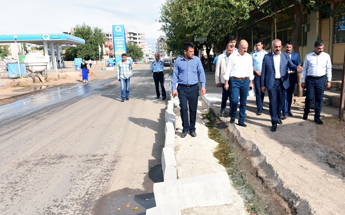 Hilvan Belediyesi Karayollarının Yol Çalışması Durdurdu