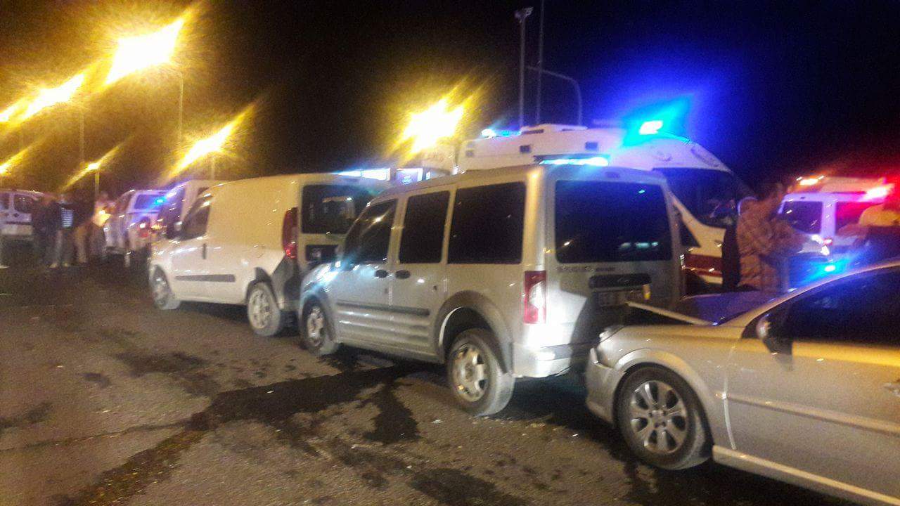 Daha dikkatli sürelim! Urfa'da zincirleme kaza, 6 araç bir birine girdi