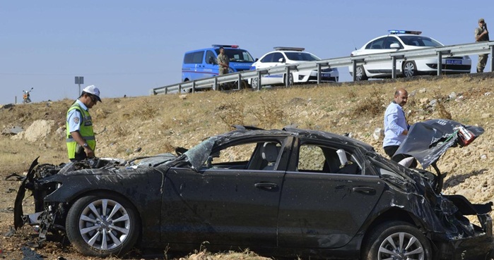 Hilvan'da Otomobil şarampole yuvarlandı: 1 ölü