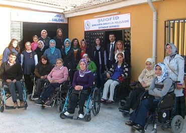 Karaköprülü kadınlardan engellilere ziyaret