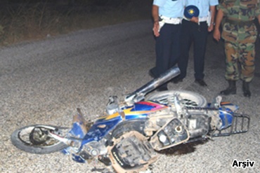 Kamyonun çarptığı motosikletli genç öldü