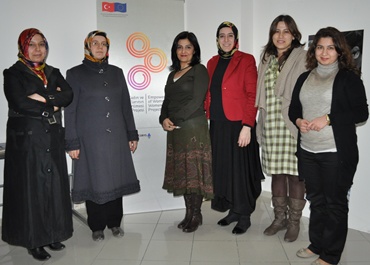 AK Partiden Kadın destek merkezine ziyaret