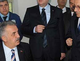 Devlet Bakanı Hayati Yazıcı Sarp Sınır Kapısında incelemelerde bulundu.