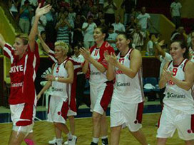 Türkiye Bayan Basketbol Milli takımı finalde