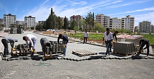 Karaköprü Atakent'te Yollar Kilitli Parkeyle Yenileniyor
