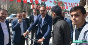 Başkan Adayı Mehmet Kuş 11 Nisan Fuar caddesini Gezdi