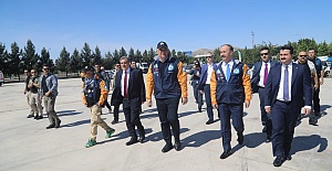 Kültür-Turizm Bakanı Ersoy, Rallicilerle Şanlıurfa'da şehir turu attı