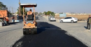 Türkiye, Suriye'nin Telabyad kentinde yolları asfaltlıyor