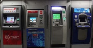 Hırsızlar ATM'lere zarar verdi