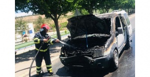 Karaköprü'de Seyir Halindeki Otomobil Alev Topuna Döndü