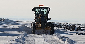 Urfa Büyükşehir, Kırsalda Kar Nedeniyle Kapanan Yolları Ulaşıma Açtı