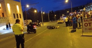 Şanlıurfa'da Otomobil motosiklete çarptı: 1 yaralı